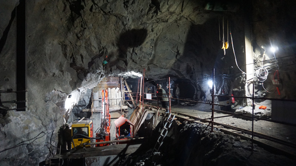 新华钼业完成首次箕斗井联动调试(图4) 4.jpg