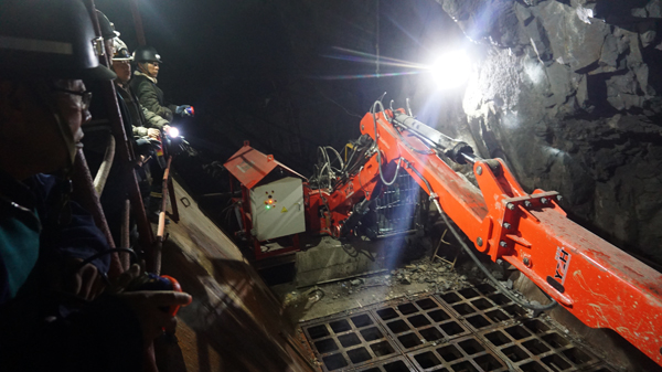 新华钼业完成首次箕斗井联动调试(图5) 1.jpg