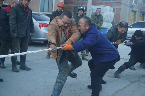 北山矿开展员工拔河比赛(图2)