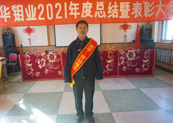 爱岗敬业 任劳任怨的维修工肖培民(图1) 2-22111G53010X8.jpg