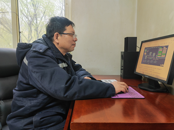 不断创新 精益求精的电气高级工程师——杨长春(图2) 2-240604135913W2.jpg